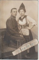 KÖNIGSBERG - Un Couple Qui Pose En 1919 ( Carte Photo ) - Uniformes