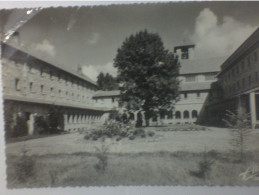 Abbaye Notre Dame - 65 - Tournay - Cour Et Cloitre Des Moines - Alix Bagnères De Bigorre - Kirchen U. Kathedralen