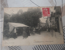 Carte   Postale  De VIVONNE   Place Du Marché - Vivonne