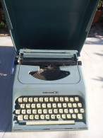 Olivetti Underwood 25 The Underwood 25 Is A Portable Typewriter, With Pressure Writing Levers, Produced By Olivetti - Other & Unclassified