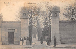 Bagneux          92       Le Cimetière Parisien. N° 11           (voir Scan) - Bagneux