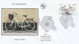 2011 " LE VELOCIPEDE :  VELO DE VILLE " Sur Enveloppe 1er Jour. N° YT 4558. Parfait état. FDC à Saisir !!! - Ciclismo