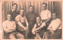 CARTE PHOTO - Hommes - Un Groupe D'hommes Pris En Photo - Carte Postale Ancienne - Fotografie