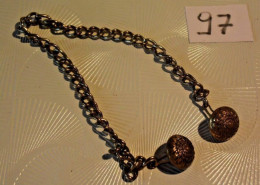 C97 Ancienne Petite Chaine Travaillée Avec Boutons - Necklaces/Chains