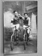 Carte Photo , 2 Cyclistes Sur Leurs Bicyclette - Cycling