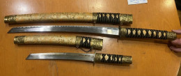 Deux Katanas Pour La Décoration. Japon. (H267) - Armes Blanches