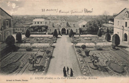 Luçon * La Cour D'honneur Du Collège Richelieu * école - Lucon