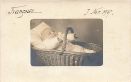 FANTAISIE - Bébé - Françoise 1 Nov 1907 - Un Bébé Dans Un Landeau En Osier - Carte Postale Ancienne - Bébés