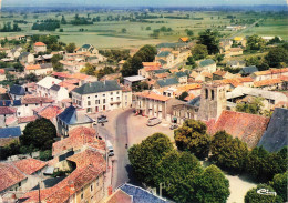 Vendeuvre Du Poitou * Vue Aérienne Sur Le Centre Du Bourg - Andere & Zonder Classificatie