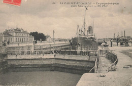 La Rochelle * La Pallice * Un Bateau Paquebot Poste Dans L'avant Port - La Rochelle