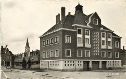 ROSIERES EN SANTERRE - VUE SUR L'HOTEL DE VILLE ET L'EGLISE - Rosieres En Santerre