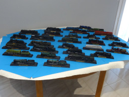 A Saisir **Lot De 29 Locomotives** En Plastique édition HACHETTE Voir Description Pour Détail Des Modèles - Treinen