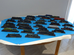 A Saisir **Lot De 29 Locomotives** En Plastique édition HACHETTE Voir Description Pour Détail Des Modèles - Trains