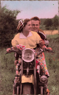COUPLE - Promenade En Moto  - Colorisé - Carte Postale - Paare