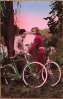 COUPLE - Promenade En Vélos  - Colorisé - Carte Postale - Paare