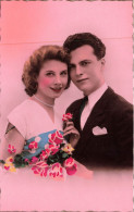 COUPLE - Un Couple élégant - Colorisé - Carte Postale - Paare