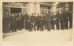 Poitiers * Carte Photo Photographe Jules Robuchon * Devant Le Café De L'Hôtel De France * Officiers Militaires * Fête ? - Poitiers