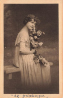 FÊTES ET VOEUX - Anniversaire - Une Petite Fille Tenant Un Bouquet De Roses - Carte Postale Ancienne - Compleanni