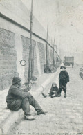 PARIS   ( Berges De La Seine  )  LES HABITUÉS - La Seine Et Ses Bords