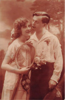 COUPLE - Un Jeune Couple  - Carte Postale Ancienne - Paare