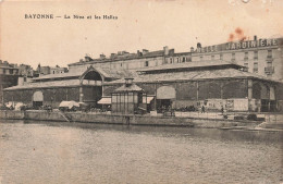 FRANCE - Bayonne - La Nive Et Las Halles - Carte Postale Ancienne - Bayonne