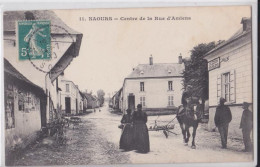 Naours Somme Centre De La Rue D'Amiens Cheval De Trait Matériel Agricole - Naours