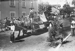 St Trivier Sur Moignans * La Grande Fête De La Moisson , 1947 * Le Char Des Scout * Scoutisme * Fête Attelage - Unclassified
