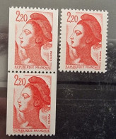 FRANCE Variété: Yvert N°2376 Visage Blanc (normal à Droite, Variété à Gauche - Neufs