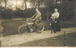 CARTE PHOTO  - Moto Vers 1900, Modèle à Identifier. - Motorfietsen
