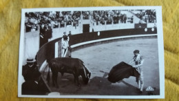 CPA COURSE DE TAUREAUX PASSES DE MULETA 1930 ED C A P 19  TORERO  ? TAUREAU - Toros