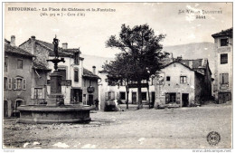 RETOURNAC - La Place Du Château Et La Fontaine - Retournac