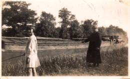 Péniche - Photo Ancienne - Péniche Dans Le Canal - Pêche à La Ligne - Bateau Transport - Chiatte, Barconi