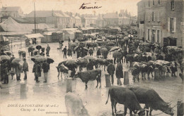 Doué La Fontaine * Le Champ De Foire * Marché Aux Bestiaux * Villageois - Doue La Fontaine