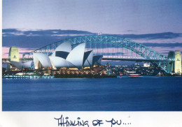 CPM - A - AUSTRALIE - SYDNEY - THE SYDNEY OPERA HOUSE AND HARBOUR BRIDGE UNDER A MAUVE TWIGHLIGHT - Sydney