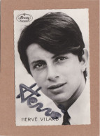 Autographe Hervé Villard Sur Photographie Au Format Carte Postale Ancienne Mercury Records Stan Wiezniak - Autografi