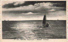 BELGIQUE - Ostende - Un Bateau Au Milieu De La Mer Au Crépuscule - Carte Postale Ancienne - Oostende