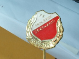 Badge Z-22-16 - SOCCER, FOOTBALL CLUB PROLETER ZRENJANIN - Football