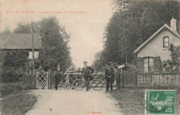 59 - NORD - MORMAL - Forêt - Passage à Niveau De Locquignol - Garde Barrière, Aiguilleur - 10308 - Merville