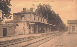 St Maixent * La Gare Et Ses Voies * Ligne Chemin De Fer Deux Sèvres - Saint Maixent L'Ecole