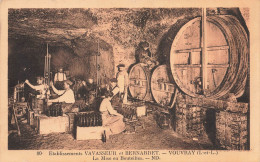 Vouvray * établissements VAVASSEUR Et BERNARDET * La Mise En Bouteille * Vin Vignoble - Vouvray