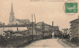 Ste Cécile * La Rue De La Rivière * Rails Ligne Chemin De Fer Vendée * Villageois - Autres & Non Classés