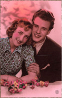 COUPLE - Un Couple Souriant - Colorisé - Carte Postale Ancienne - Couples