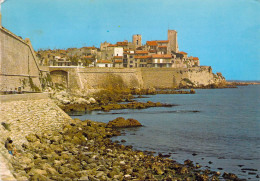 06 - Antibes - Ses Remparts - Vue D'ensemble Du Côté Mer - Antibes - Les Remparts