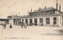 Châteauroux * La Place , Parvis De La Gare * Ligne Chemin De Fer - Chateauroux