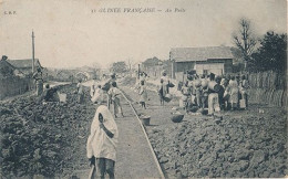 GUINEE FRANCAISE - N° 31 - AU PUITS (CHEMIN DE FER) - Guinée Française