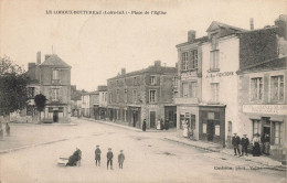 Le Loroux Bottereau * La Place De L'église * Hôtel Du Cheval Blanc POUPONNEAU * Commerces Magasins - Otros & Sin Clasificación