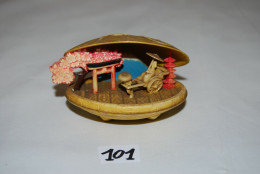 C101 Magnifique Miniature Dans Coquillage - Finesse Asiatique Sculpté - Muscheln & Schnecken