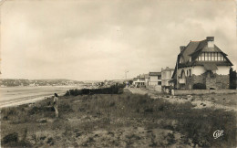 BARNEVILLE SUR MER LA PROMENADE ET LA PLAGE - Barneville