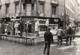 Macon - Inondations 1981 - Place Poissonnière - Pharmacie - Inondations