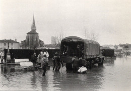 Macon - Inondations 1981 - Mise En Place Du Plan ORSEC à St Laurent  Par Les Militaires - Inondations